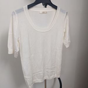 3/4 sleeve white top/sweater